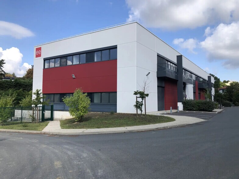 Flex dans Dardilly à louer - Photo du bâtiment - Image 1 de 7