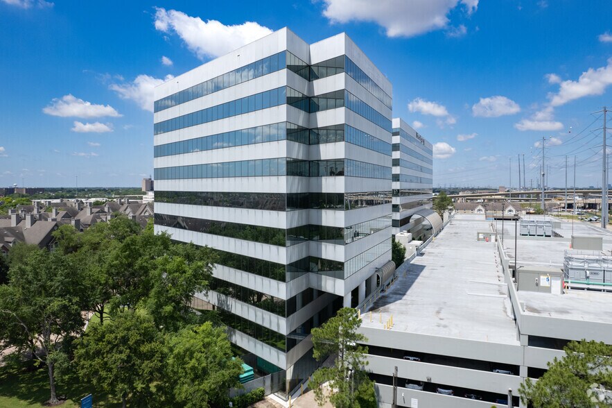 4828 Loop Central Dr, Houston, TX à vendre - Photo du bâtiment - Image 2 de 19