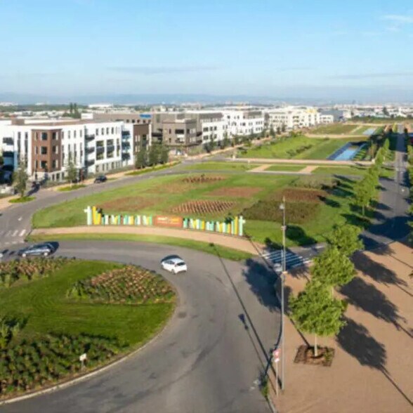 Office in Genas for lease - Building Photo - Image 2 of 10