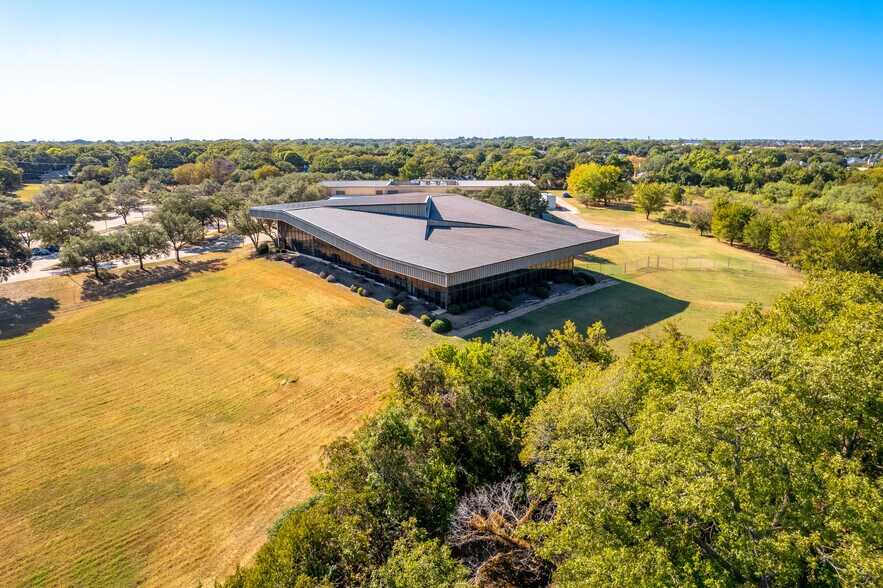 5000 S Bowen Rd, Arlington, TX à louer - Photo du bâtiment - Image 2 de 13