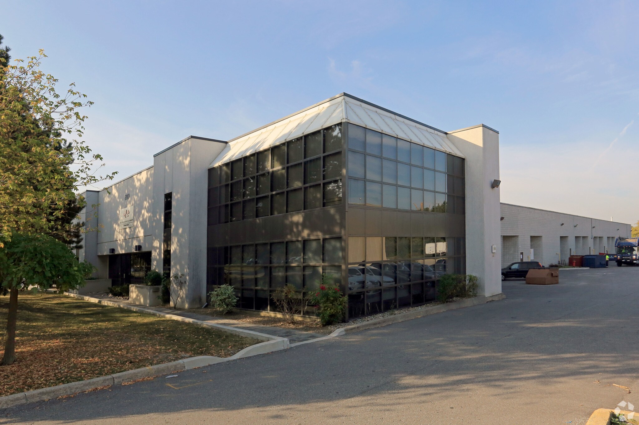 200 W Beaver Creek Rd, Richmond Hill, ON for sale Primary Photo- Image 1 of 1