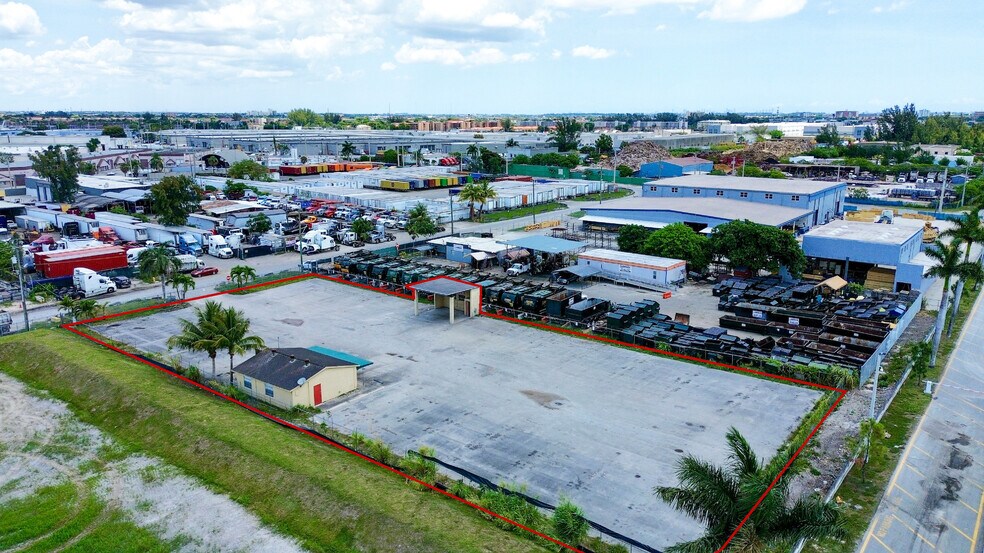 9140 NW 96 St, Medley, FL à louer - Photo du bâtiment - Image 2 de 6