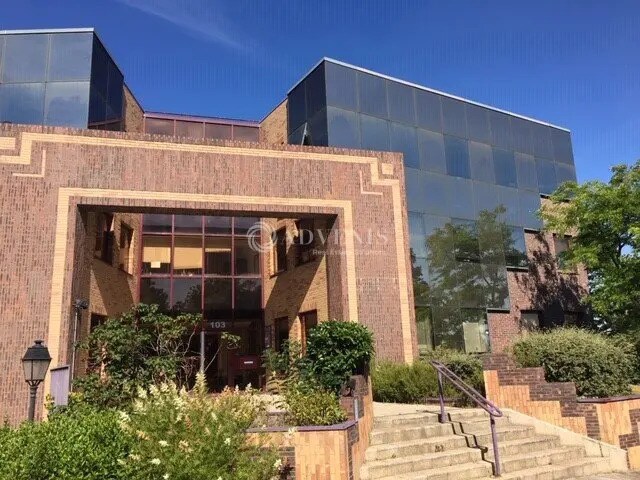 Office in Saint-Germain-en-Laye for lease - Building Photo - Image 2 of 12