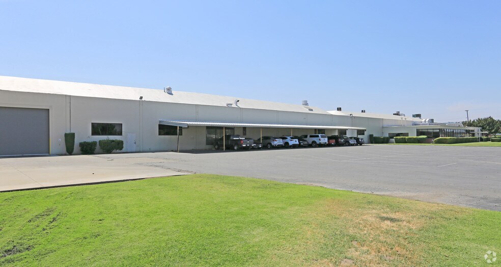2200 Lapham Dr, Modesto, CA for lease - Building Photo - Image 2 of 3