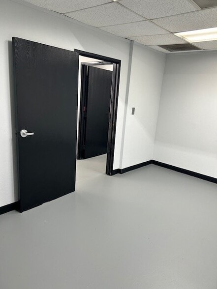 1100 S Cypress St, La Habra, CA à louer - Photo intérieure - Image 3 de 7