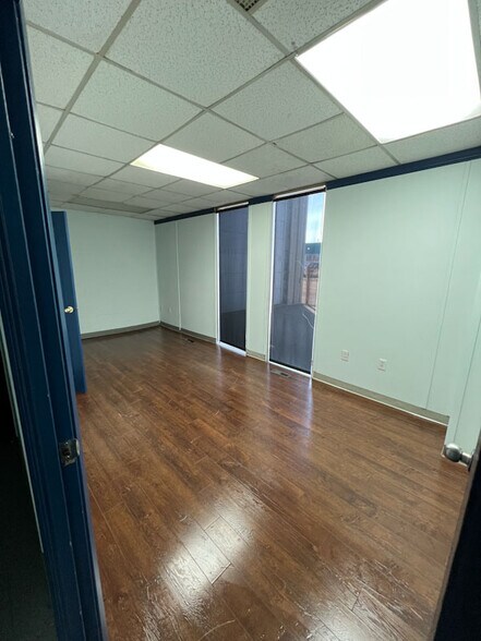 5809 98 St, Edmonton, AB à louer - Photo intérieure - Image 3 de 9