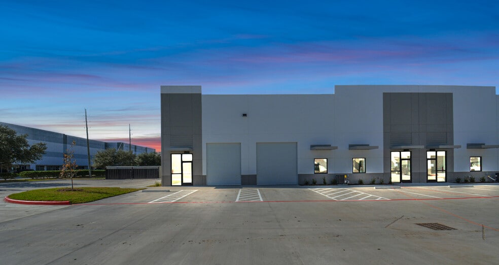 12425 W Airport Blvd, Sugar Land, TX for sale - Primary Photo - Image 1 of 43