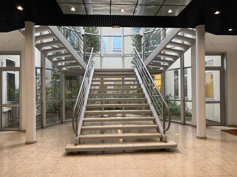 Office in Eragny for sale - Interior Photo - Image 2 of 16