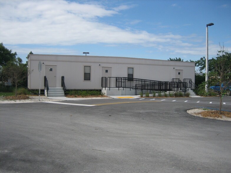 1800 SW 42nd Way, Deerfield Beach, FL à louer - Photo du bâtiment - Image 3 de 7