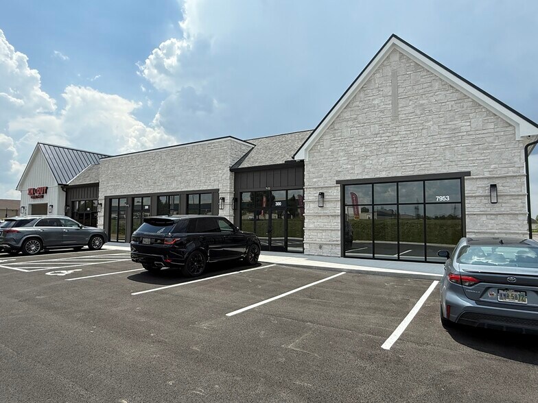 7953 Highfield Dr, Lewis Center, OH à louer - Photo du bâtiment - Image 3 de 5