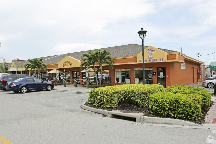 975-997 3rd Ave N, Naples, FL for lease - Primary Photo - Image 1 of 4