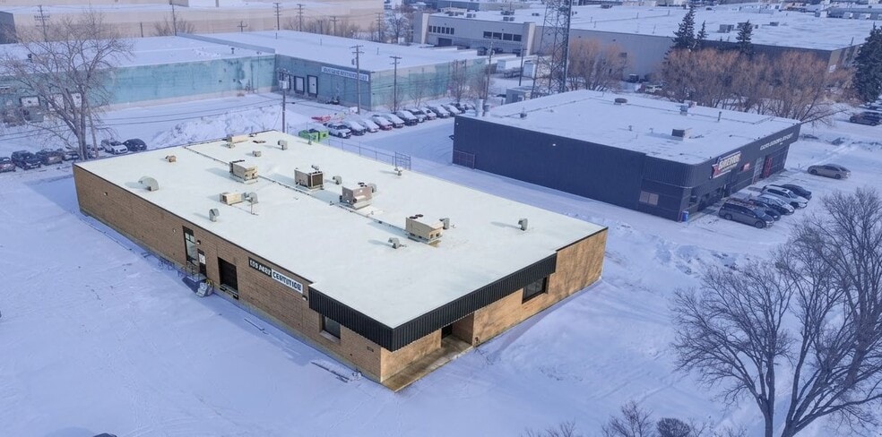 1289 Mountain Av, Winnipeg, MB à vendre - Photo du bâtiment - Image 2 de 11