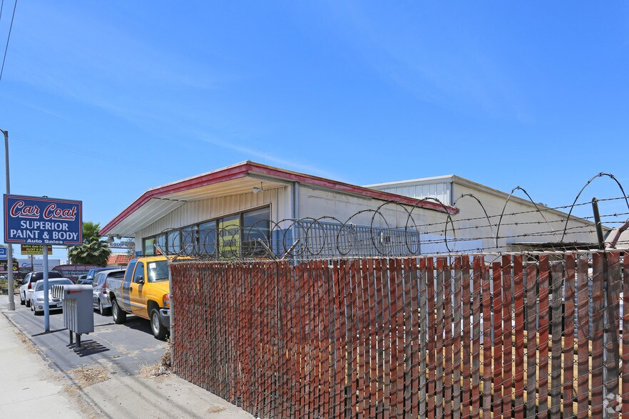 1318 W Mission Rd, Escondido, CA à vendre - Photo du bâtiment - Image 2 de 5