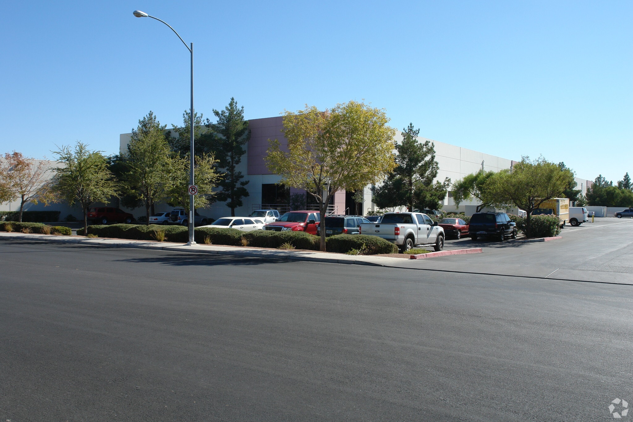 3211 Sunrise Ave, Las Vegas, NV for lease Primary Photo- Image 1 of 5