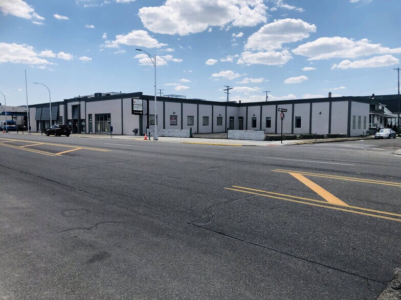 12101 Joseph Campau St, Hamtramck, MI à louer - Photo du bâtiment - Image 2 de 13