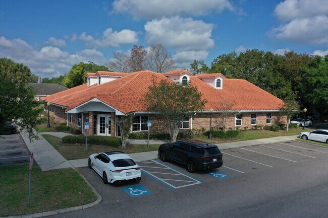 Plus de détails pour 825 E Oak St, Kissimmee, FL - Bureau à vendre