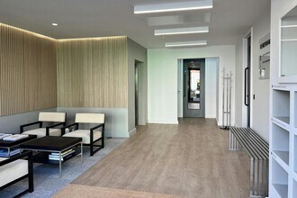 Regatta Pl, Bourne End for lease Interior Photo- Image 2 of 2