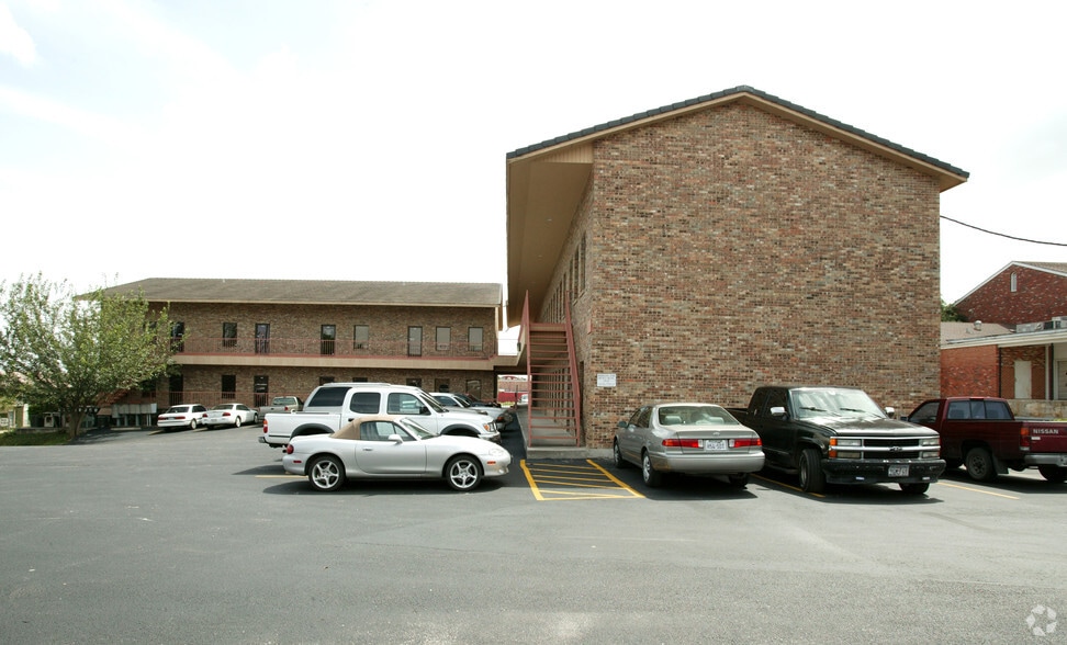 10221 Desert Sands St, San Antonio, TX à louer - Photo du bâtiment - Image 2 de 30