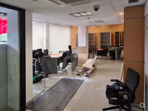 Bureau/Commerce de détail dans Alcorcón, Madrid à louer Photo intérieure- Image 2 de 8