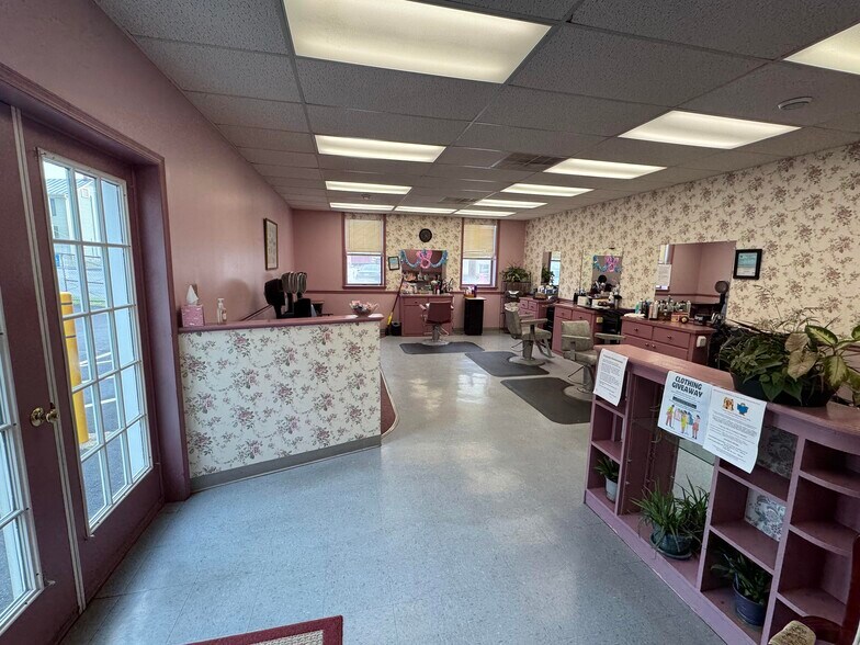 100 N Buckmarsh St, Berryville, VA à louer - Photo intérieure - Image 3 de 9