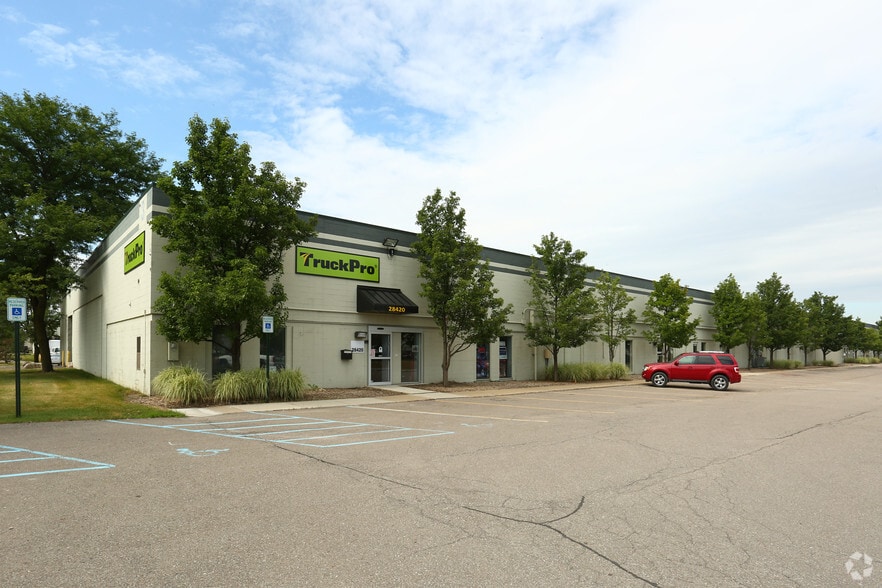29031-29045 Airport Dr, Romulus, MI for lease - Building Photo - Image 1 of 21