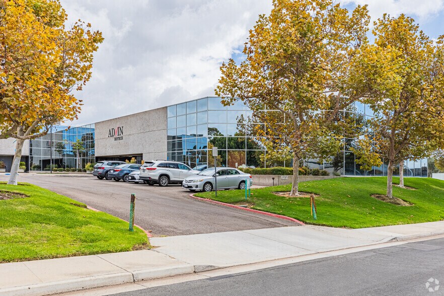 10237-10239 Flanders Ct, San Diego, CA à louer - Photo du bâtiment - Image 3 de 7