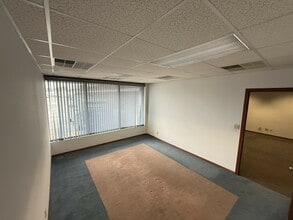 5604 S 48th St, Lincoln, NE for lease Interior Photo- Image 1 of 3