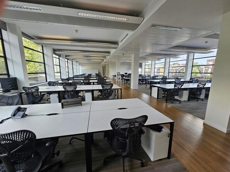 157-197 Buckingham Palace Rd, London for lease - Building Photo - Image 3 of 8