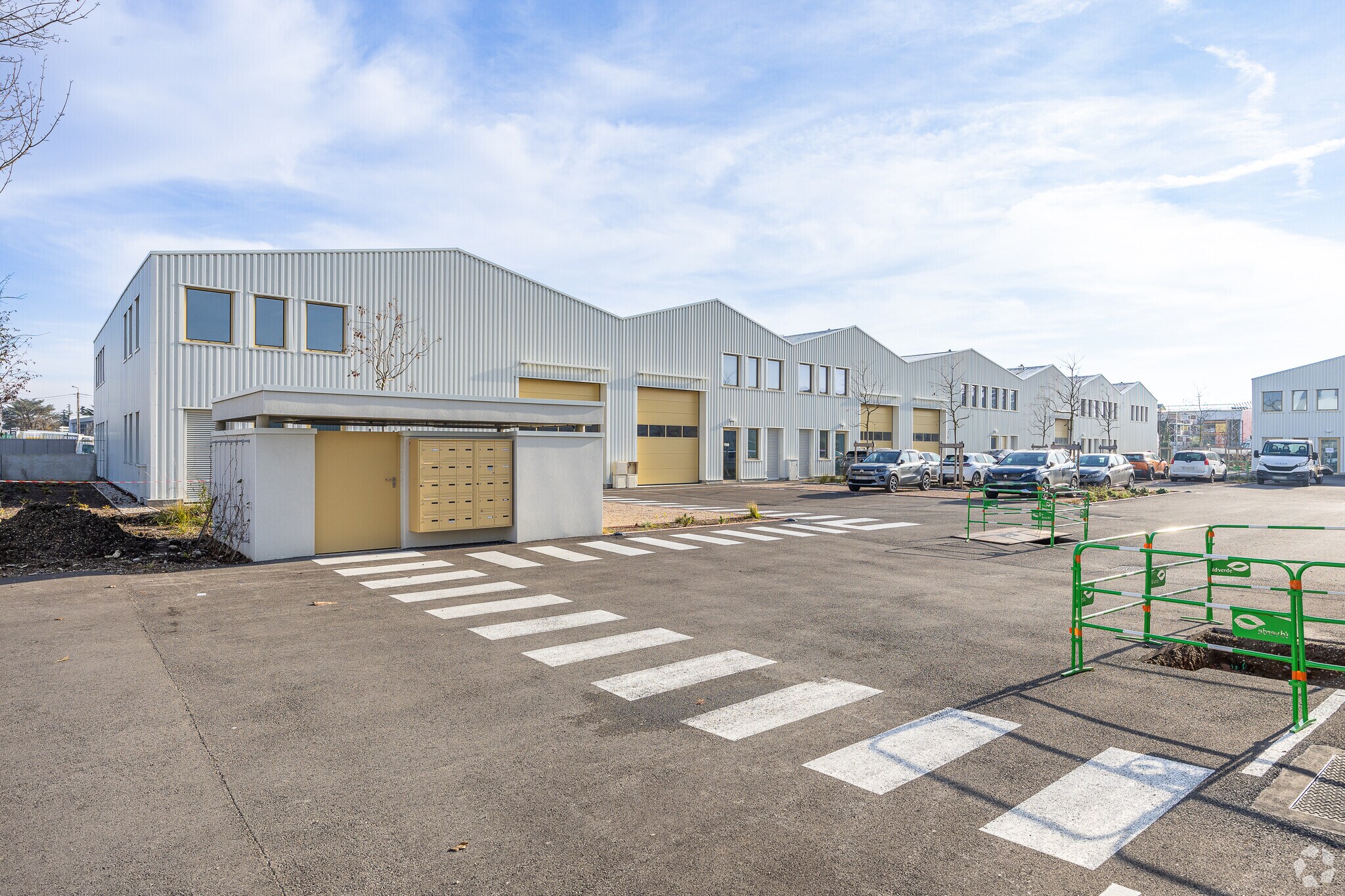 38 Rue Marius Grosso, Vaulx-en-Velin for lease Building Photo- Image 1 of 24