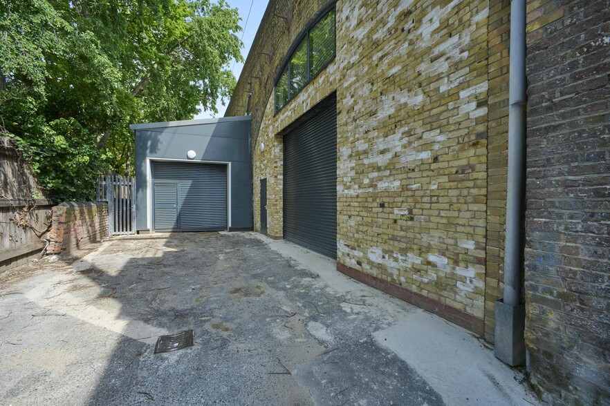 Castle Mews, London for lease - Building Photo - Image 1 of 1