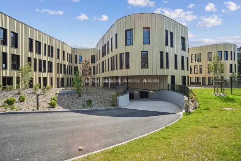 370 Rue Sans Souci, Limonest à louer - Photo du bâtiment - Image 2 de 3