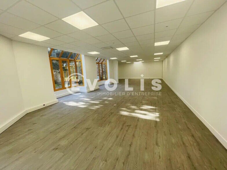 Office in Croissy-Beaubourg for lease - Interior Photo - Image 3 of 10