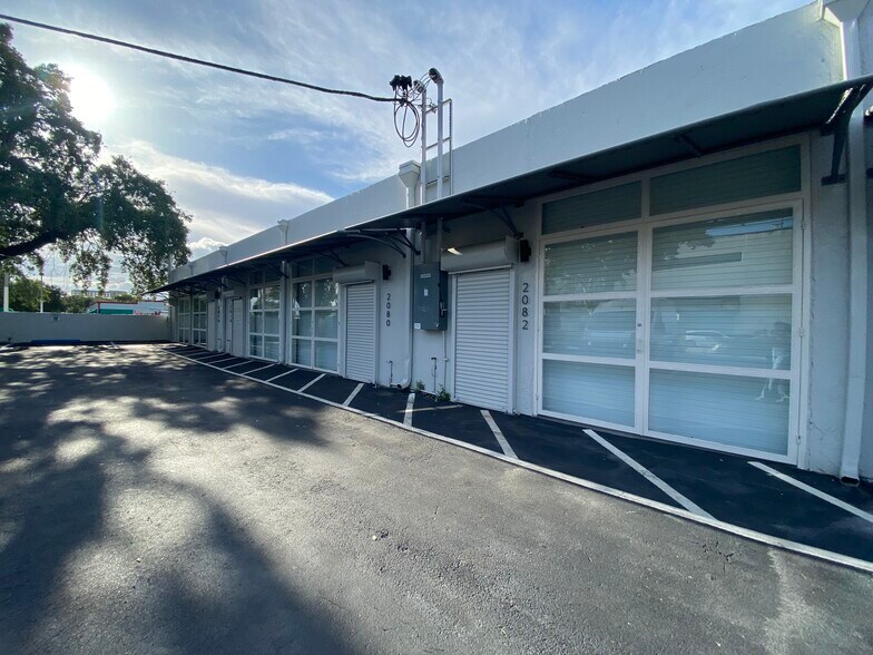 2074-2090 NW 21st St, Miami, FL à louer - Photo du bâtiment - Image 2 de 8