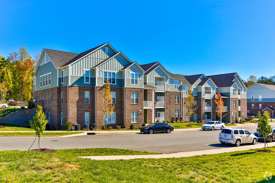 1005 S Fork Village Dr, Belmont, NC à vendre - Photo principale - Image 1 de 1