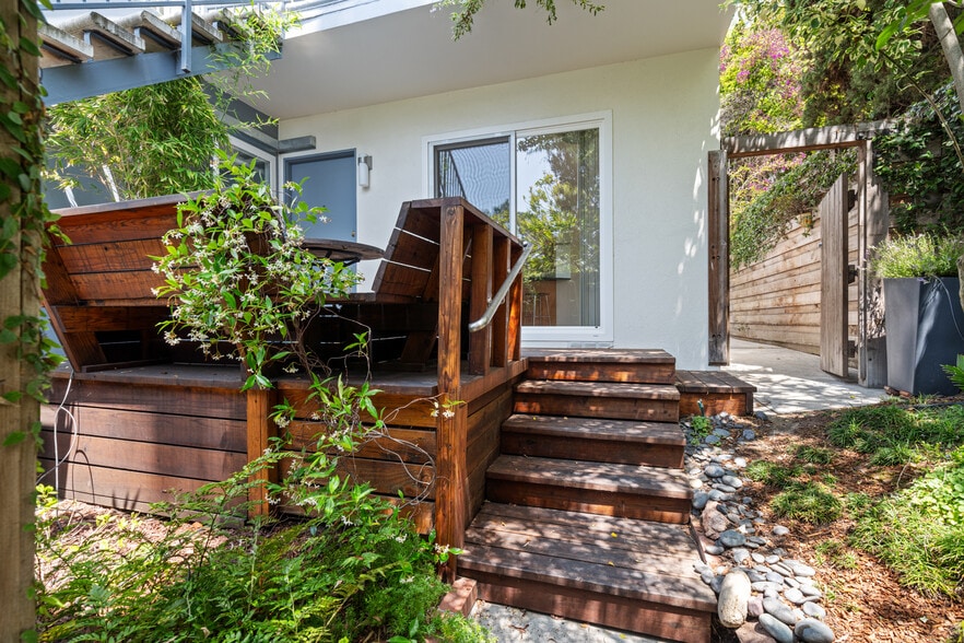 631 Pier Ave, Santa Monica, CA for sale - Building Photo - Image 3 of 20