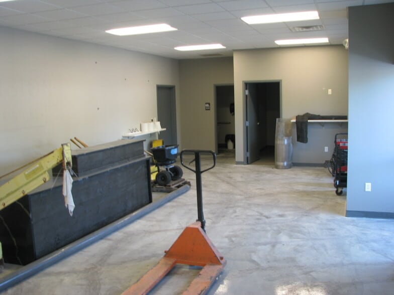 1752 Velp Ave, Howard, WI for lease - Interior Photo - Image 2 of 21