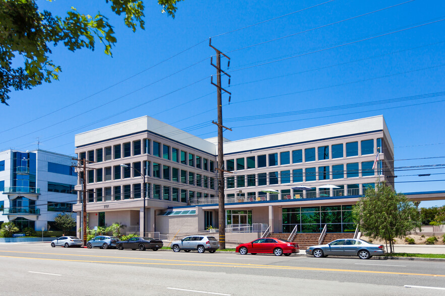 2727 W Alameda Ave, Burbank, CA à louer - Photo du bâtiment - Image 3 de 21