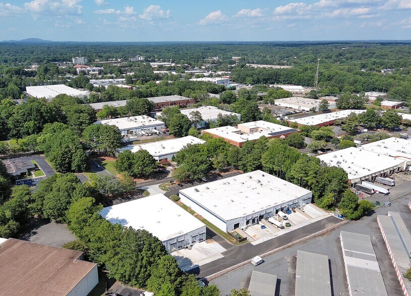 1666 Enterprise Way SE, Marietta, GA à louer - Photo du bâtiment - Image 2 de 2