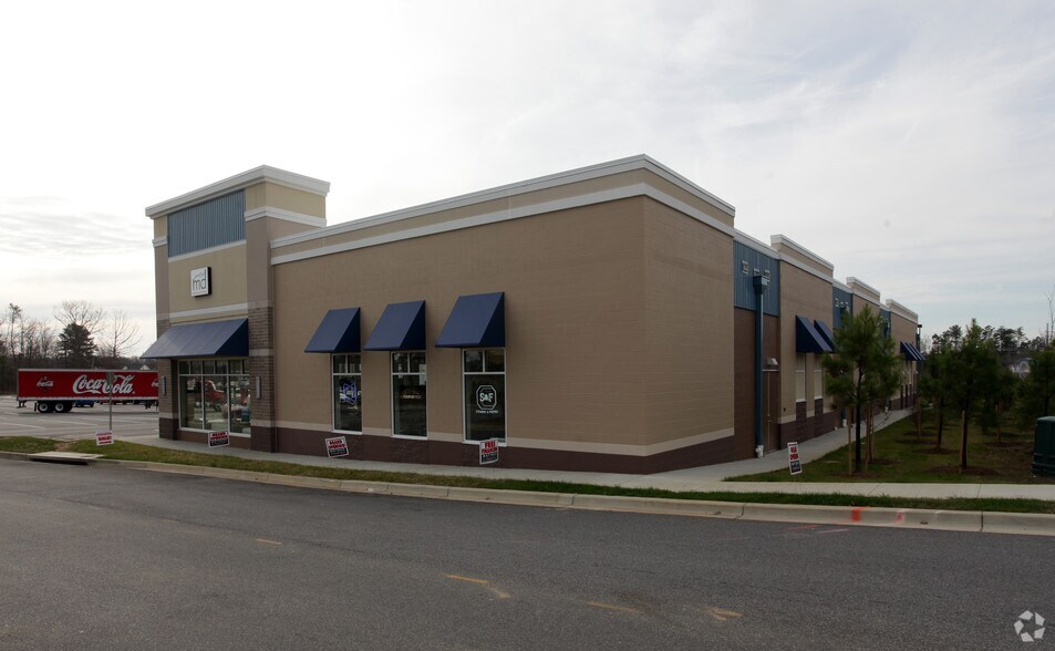 46300 Lexington Village Way, Lexington Park, MD à louer - Photo du bâtiment - Image 2 de 3