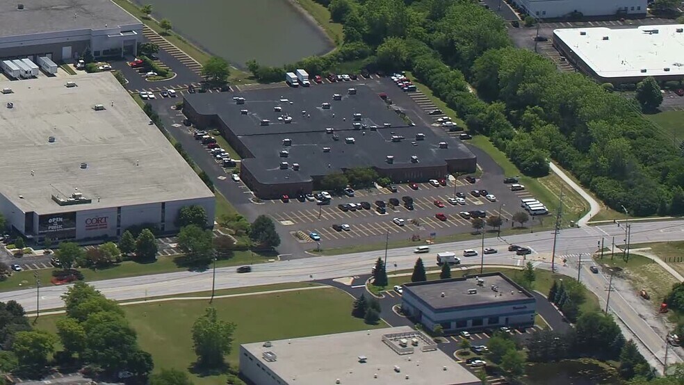 191 S Gary Ave, Carol Stream, IL à louer - Vidéo aérienne - Image 2 de 6