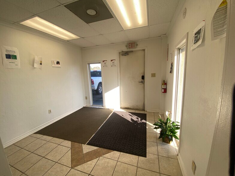 12841 Highway 90, Beaumont, TX à louer - Photo du bâtiment - Image 3 de 54