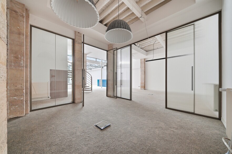 Bureau dans Paris à vendre - Photo du bâtiment - Image 2 de 9