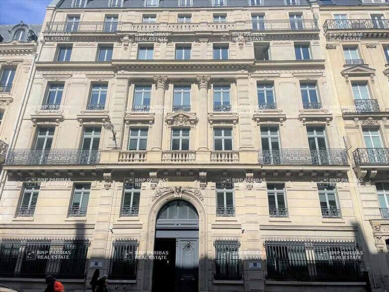 42 Rue De Châteaudun, Paris à louer - Photo du bâtiment - Image 1 de 7