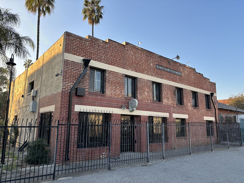 182 S Raymond Ave, Pasadena, CA à louer - Photo du bâtiment - Image 2 de 3