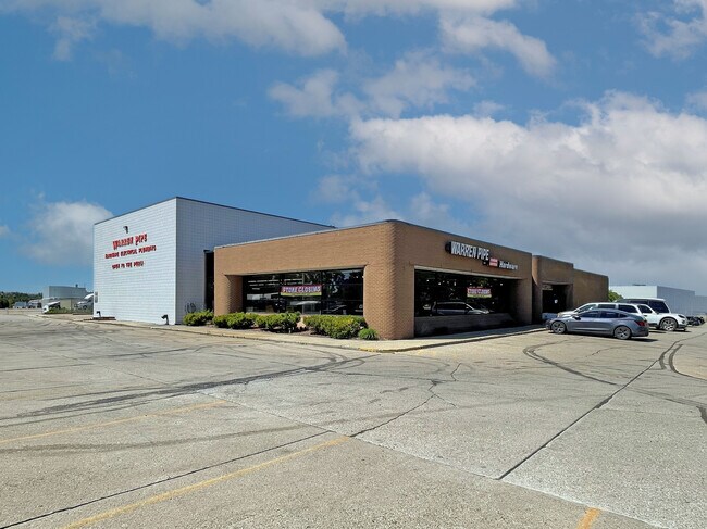 Plus de détails pour 18660 15 Mile Rd, Fraser, MI - Industriel à louer