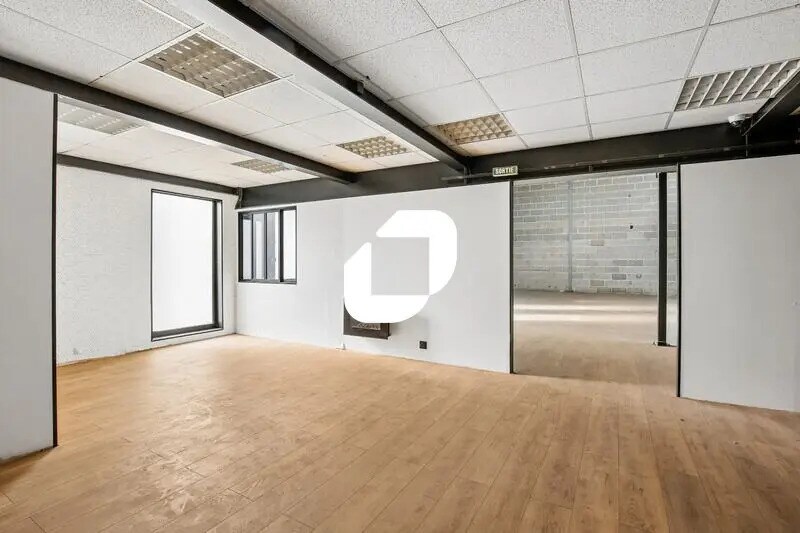 Office in Le Thillay for lease Interior Photo- Image 1 of 15