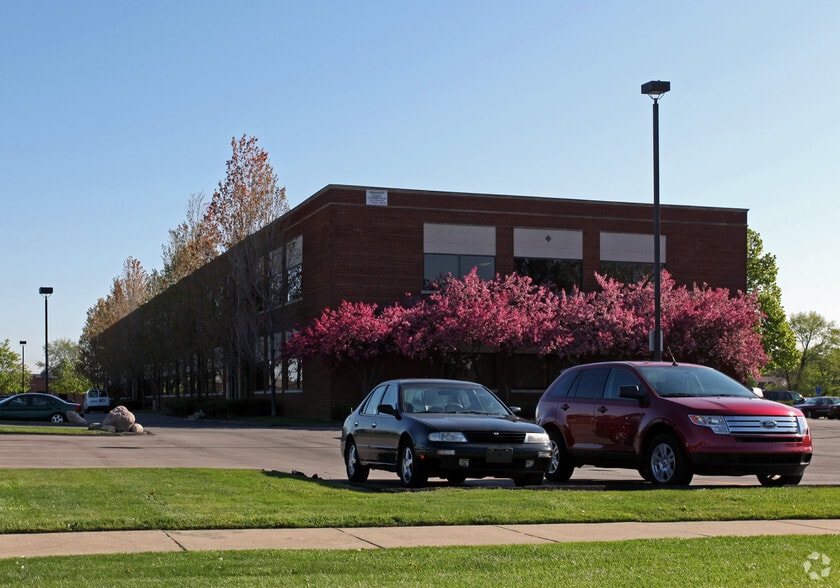 7445 Allen Rd, Allen Park, MI à louer - Photo du bâtiment - Image 2 de 3