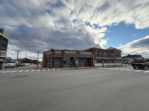 888 Main St, Waltham, MA à louer Photo intérieure- Image 2 de 11