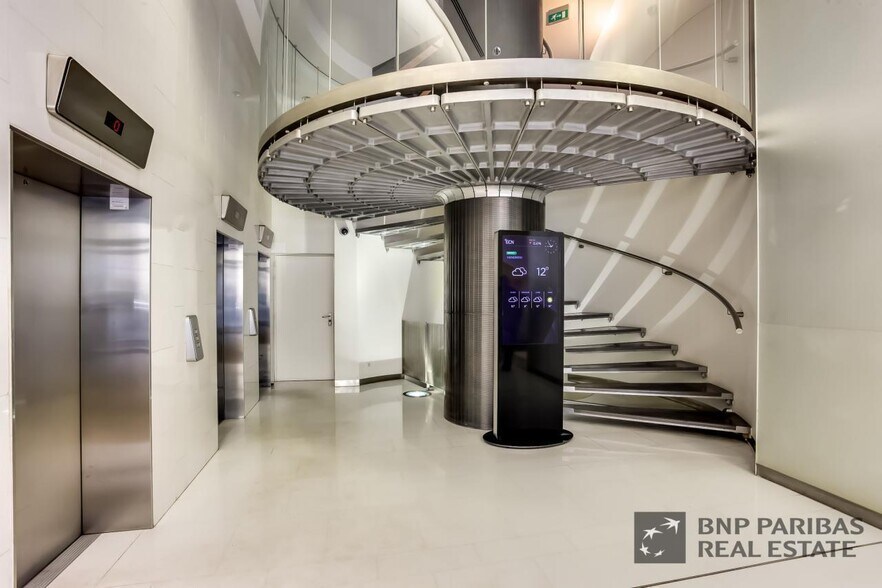49-51 Avenue George V, Paris for lease - Lobby - Image 3 of 21