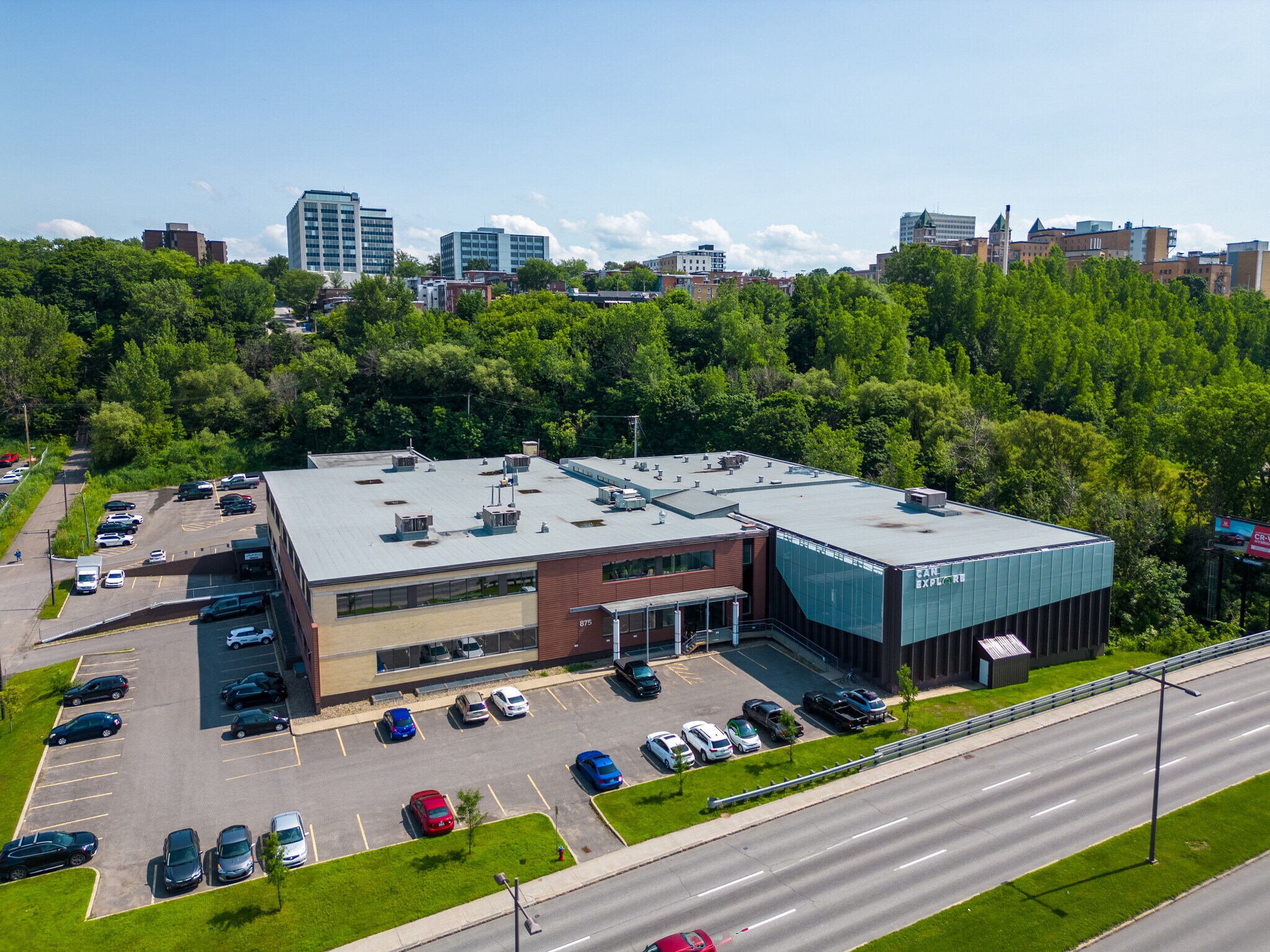 875 Boul Charest O, Québec, QC for lease Primary Photo- Image 1 of 15